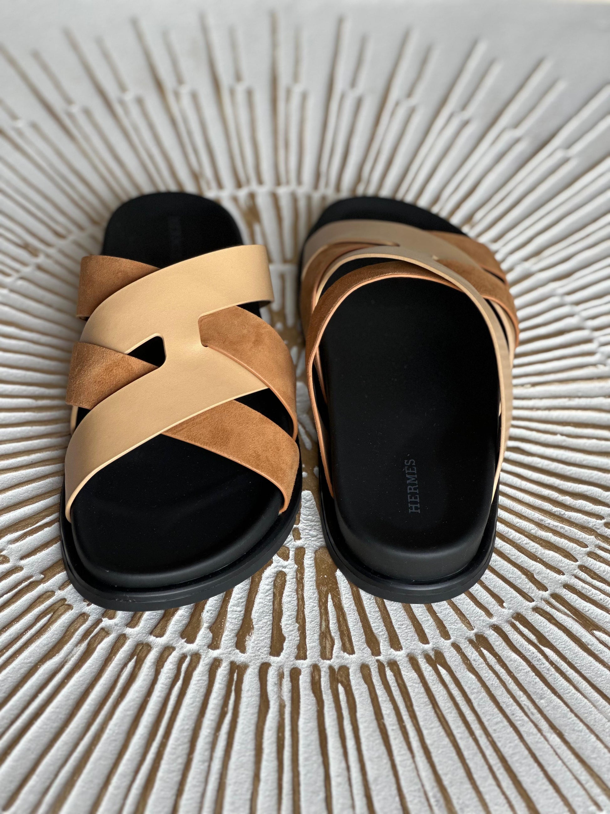 Hermès Men’s Beige/Natural Sandal Collection”