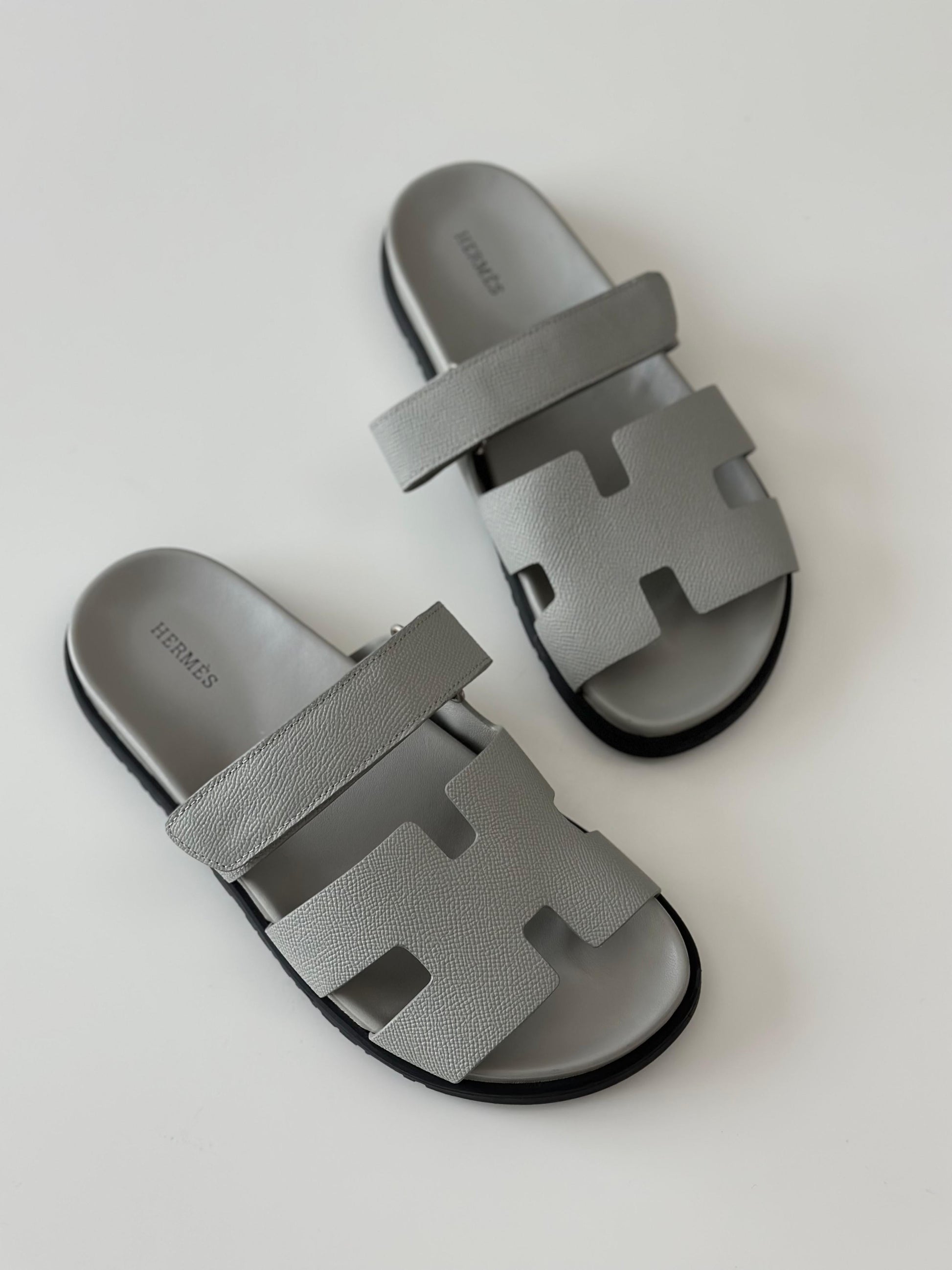 Hermès Chypre Sandal in White Leather – Slip-On with Adjustable “H” Strap