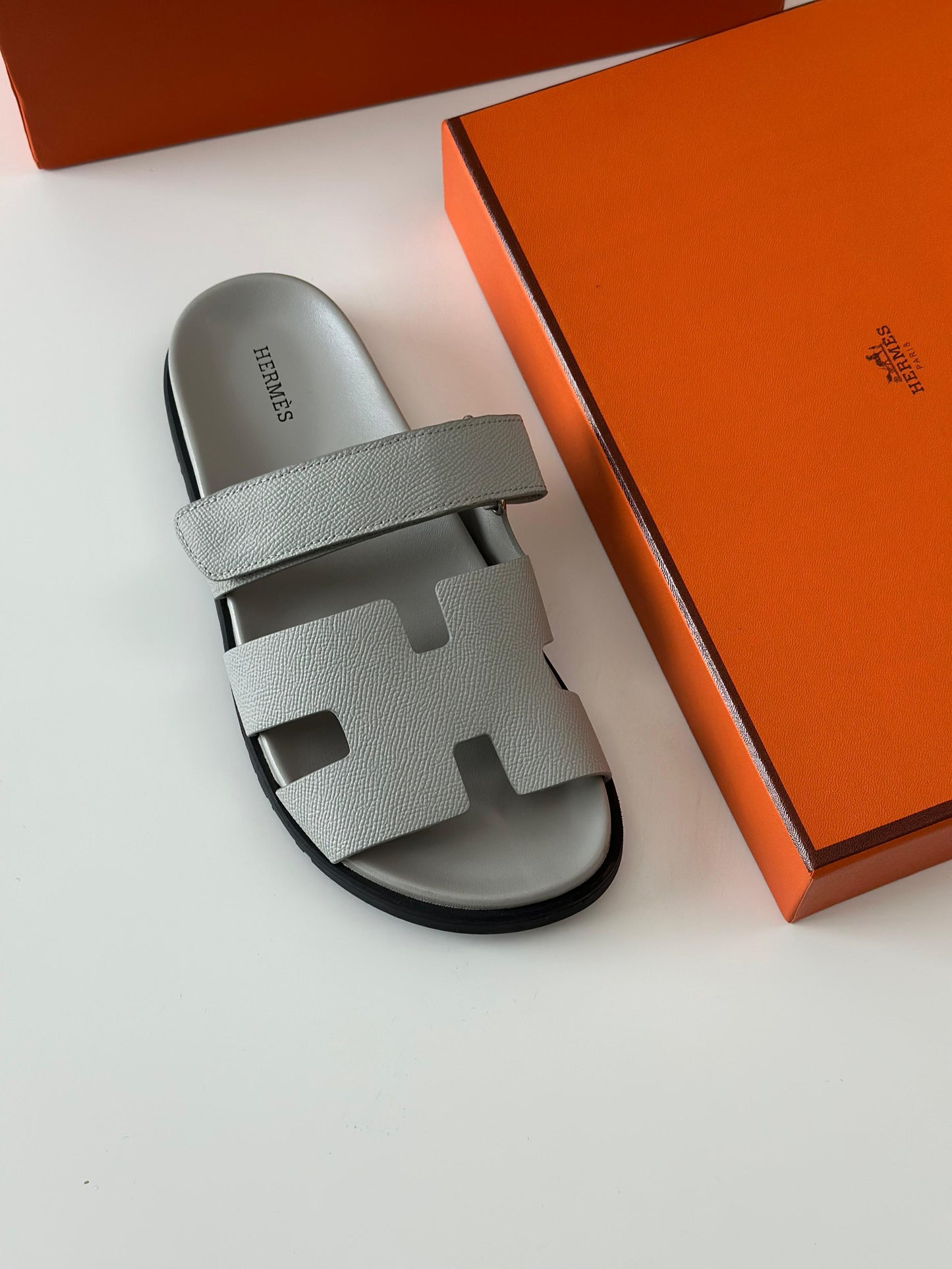 Hermès Chypre Sandal in White Leather – Slip-On with Adjustable “H” Strap