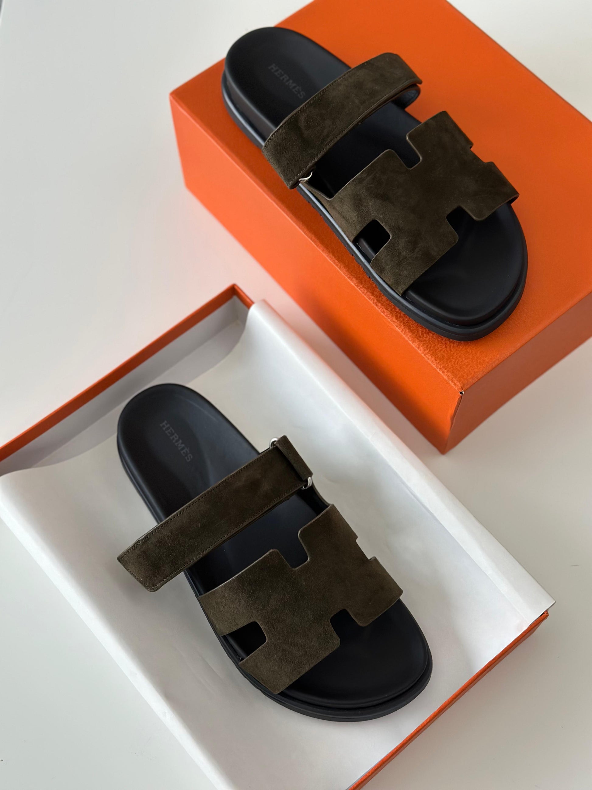 Hermès Chypre Sandal in Green Suede Goatskin – Slip-On with Adjustable Strap”