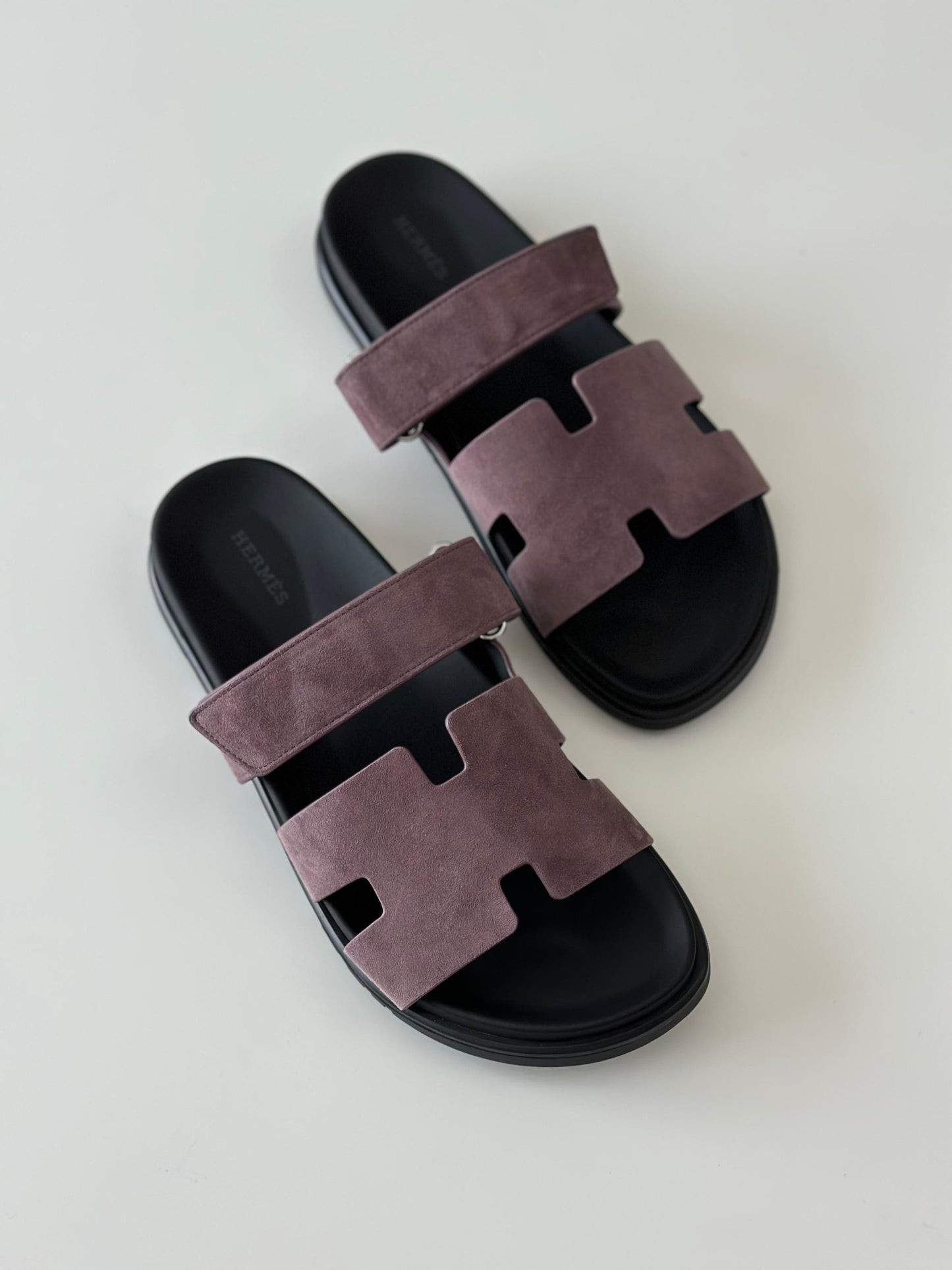 Hermès Chypre Sandal in Violet Suede Goatskin – Slip-On with Adjustable “H” Strap