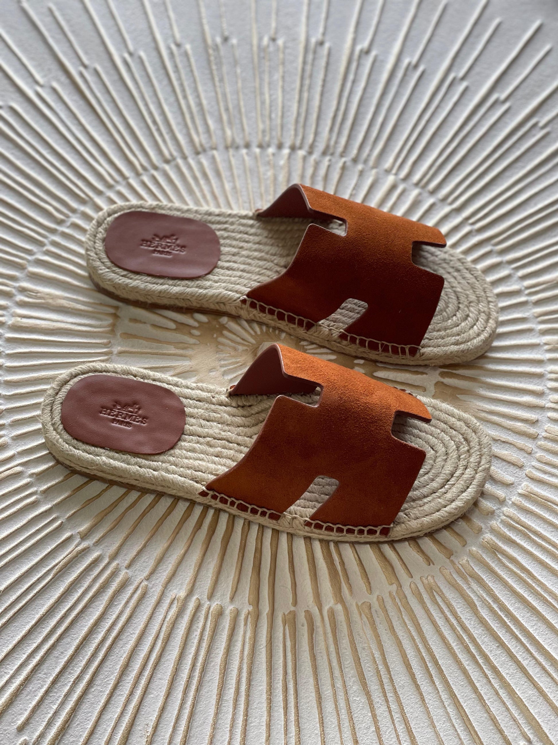 Hermès Antigua Espadrille in Gold Suede Goatskin – Casual Slip-On with H Cut-Out”
