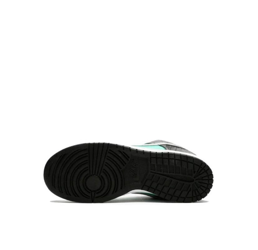 Nike SB Dunk Low x Diamond Supply Co.