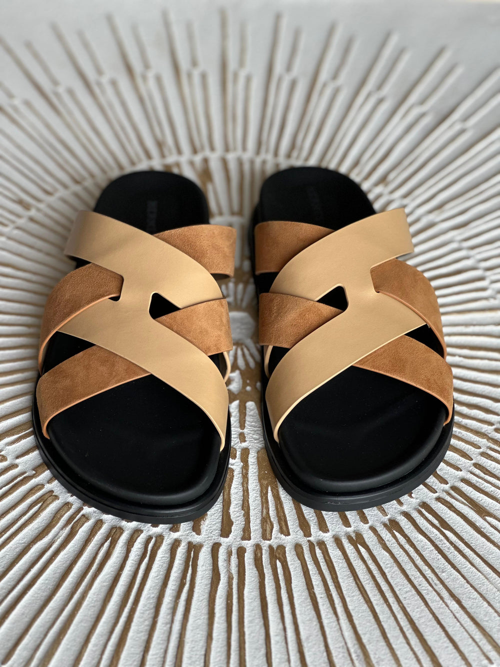 Hermès Men’s Beige/Natural Sandal Collection”