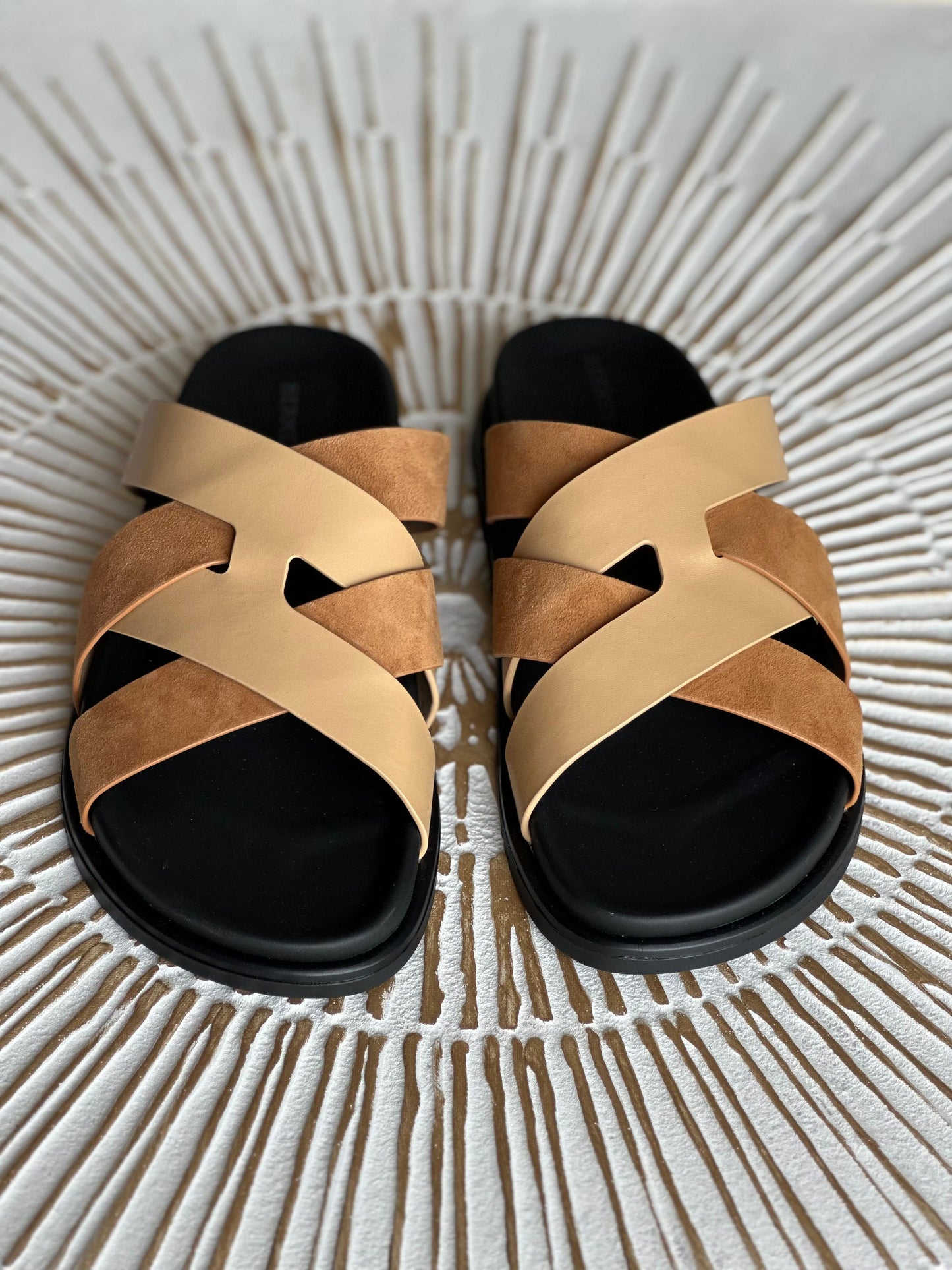 Hermès Men’s Beige/Natural Sandal Collection”