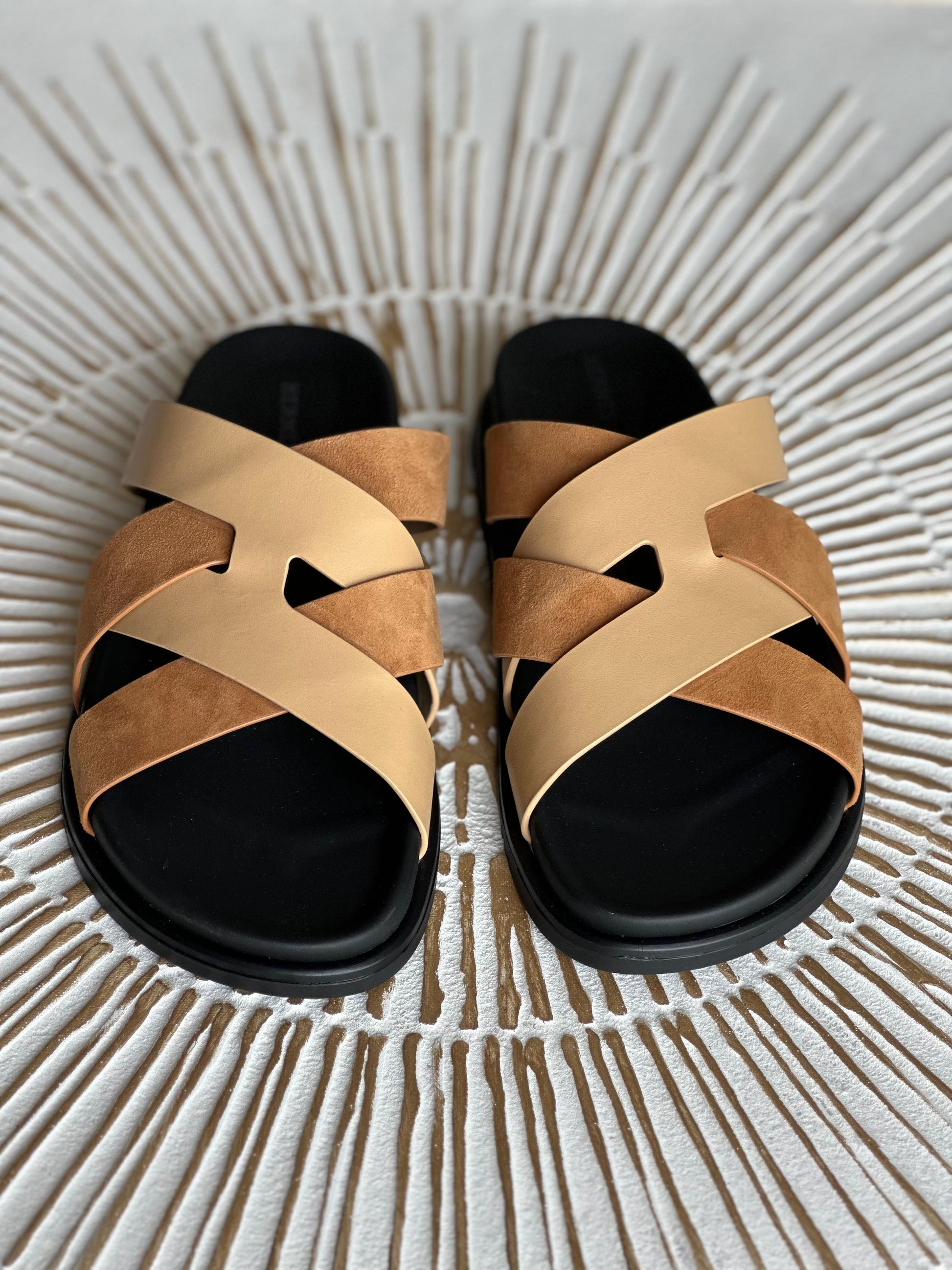 Hermès Men’s Beige/Natural Sandal Collection”