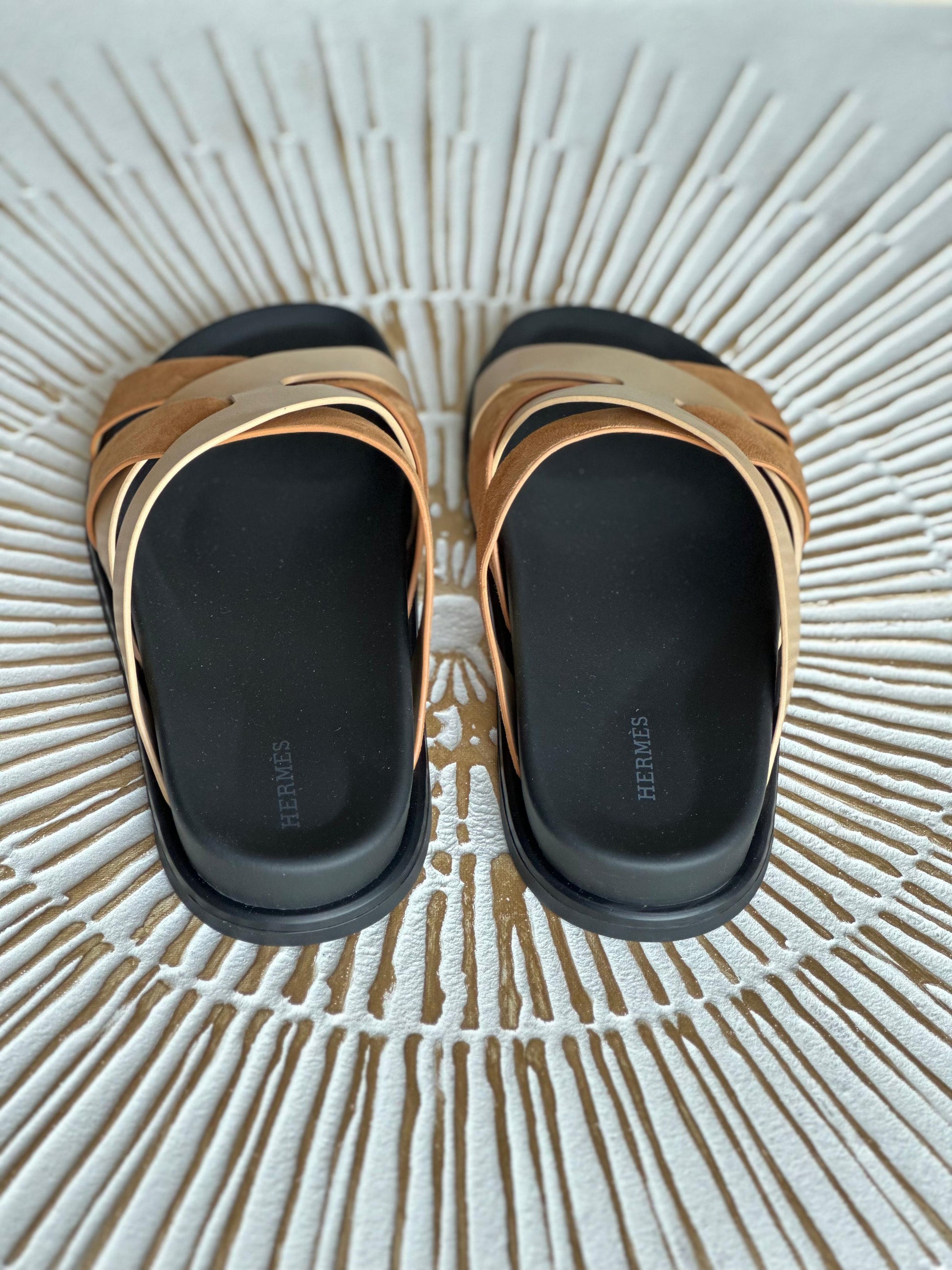 Hermès Men’s Beige/Natural Sandal Collection”