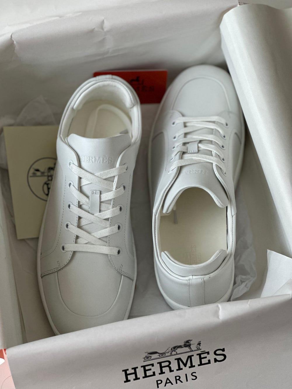 Hermès Kid Sneaker in White Calfskin & Suede – Sleek Urban Luxury.