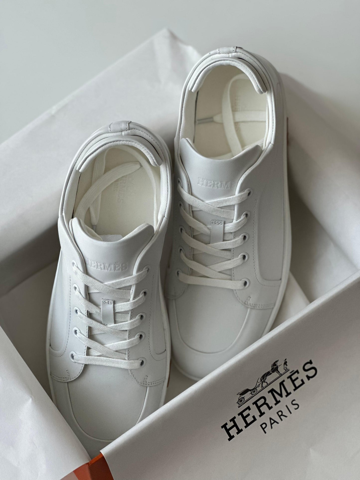 Hermès Kid Sneaker in White Calfskin & Suede – Sleek Urban Luxury.