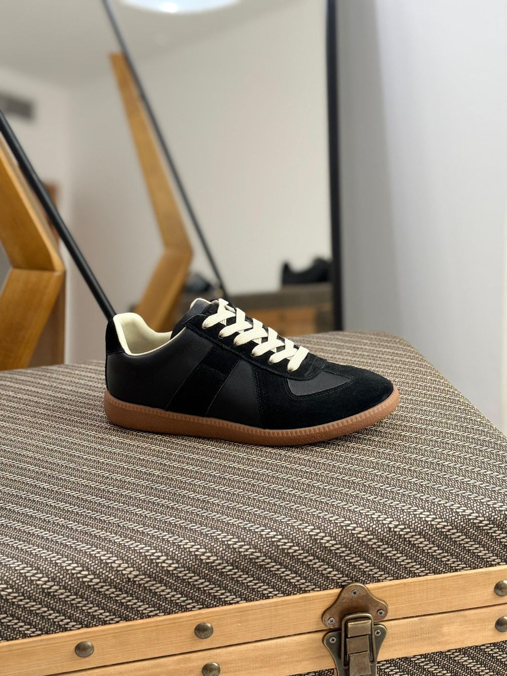 Maison Margiela Two-Tone Leather & Suede Sneakers – Black Low-Tops
