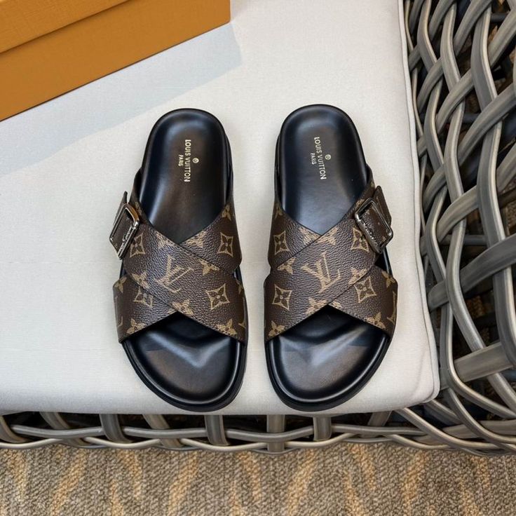 LV Men Slippers